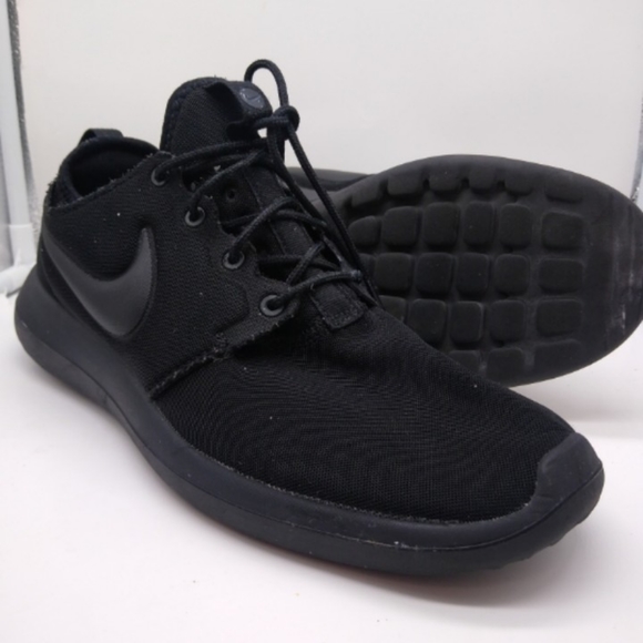 roshe two triple black